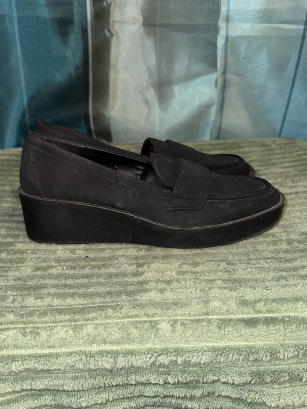 AEROSOLES Black Platform Penny Loafers